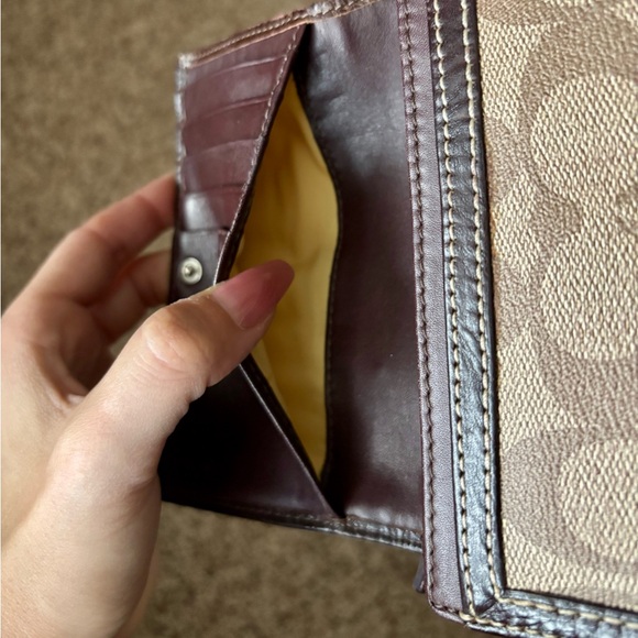 Coach Heritage Stripe Collection Wallet | Brown/Yellow interior - Picture 10 of 11